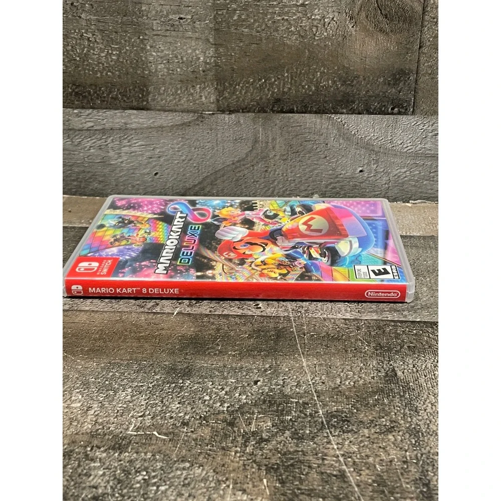 Mario Kart 8 Deluxe Nintendo Switch Physical Game HAC-P-AABPA Original Case